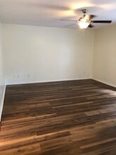 Building Photo - 15310 Glenwood Park Dr