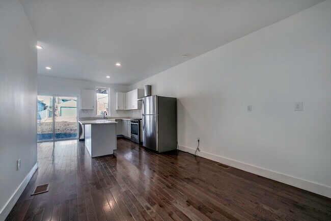 Building Photo - 614 Edmond St