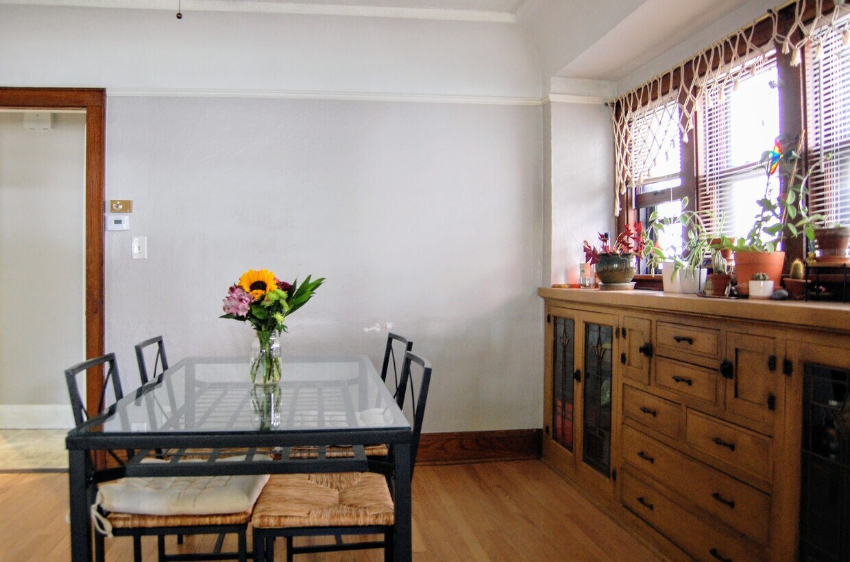 Foto principal - 3224 S Springfield Ave