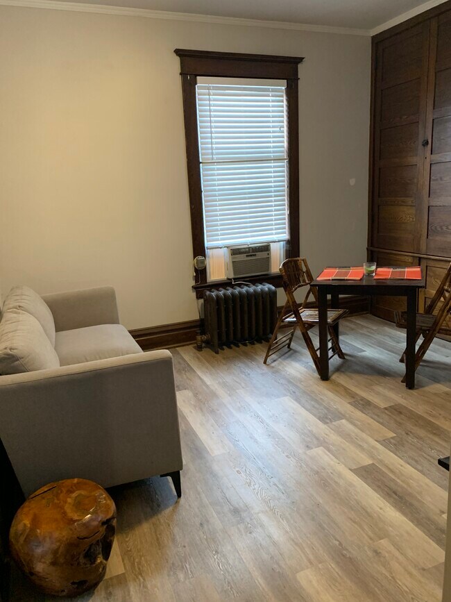 Sala de estar/comedor (configuración actual) - 350 Cobun Avenue