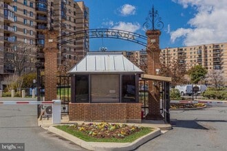 Building Photo - 8360 Greensboro Dr