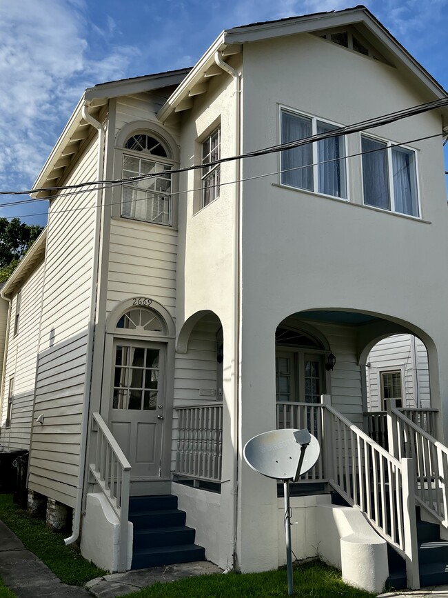 Building Photo - 2671 Gladiolus St