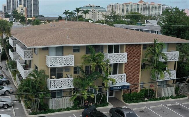 Foto del edificio - 3220 Bayview Dr