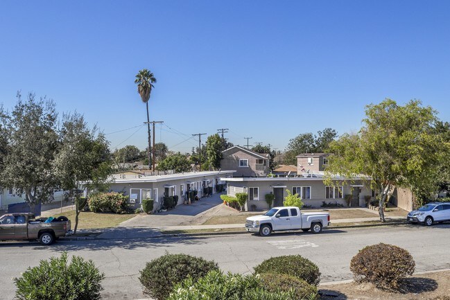 Foto principal - 9711-9717 Salt Lake Ave