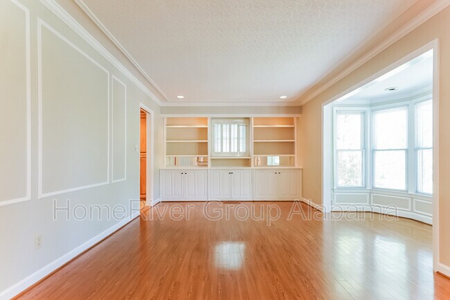 Building Photo - 1330 Hillwood Dr