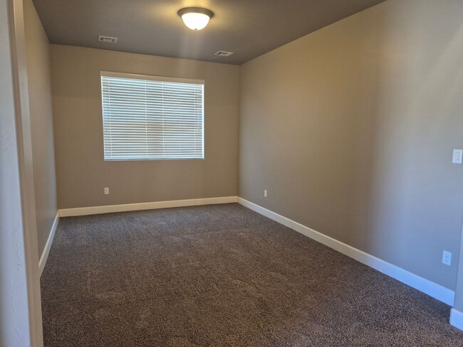 Building Photo - 836 Copper Ridge