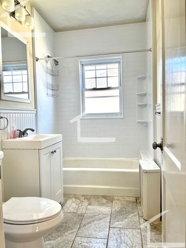 Foto del edificio - Newly renovated 3 bedroom with a bonus room