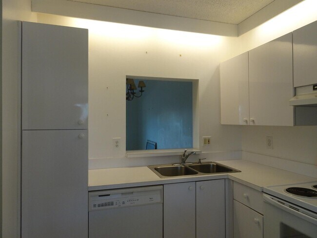Foto del edificio - 6585 Somerset Dr