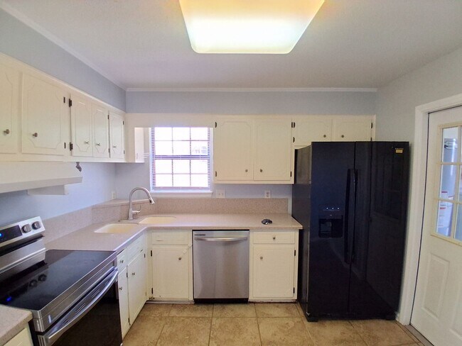 Building Photo - 2907 Lander Ct