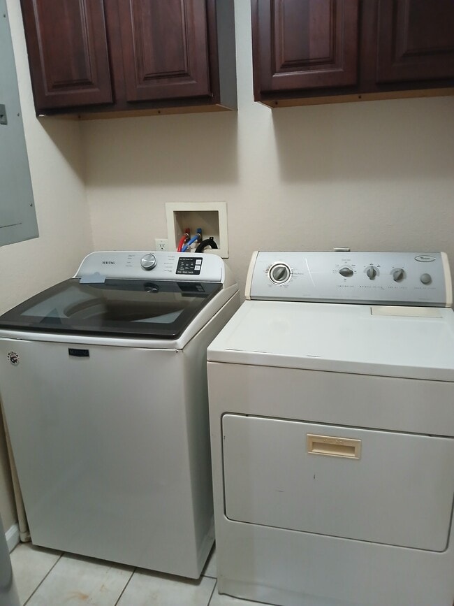 Foto del edificio - 606 W College St