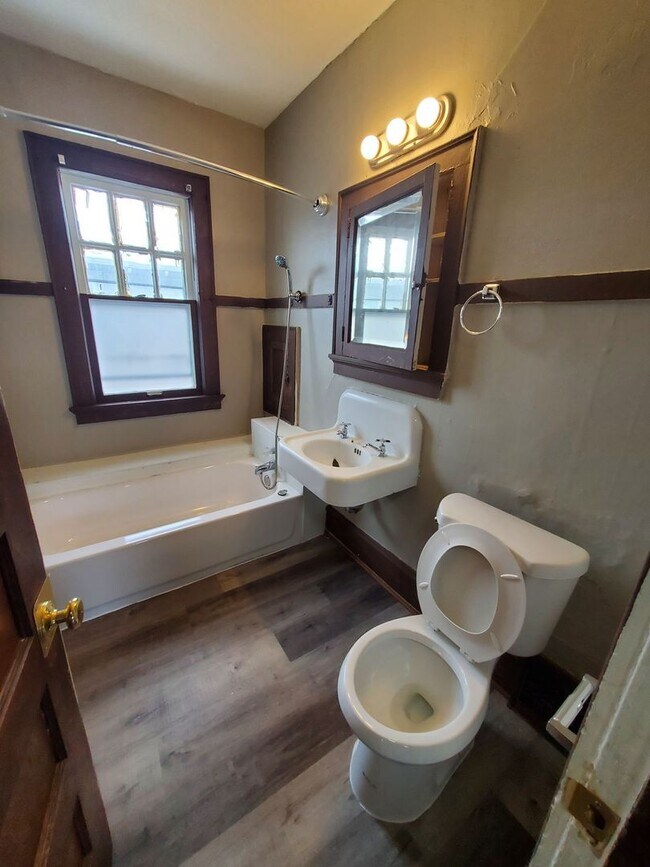 Foto del edificio - 2544-2546 N 40th St. (Duplex)