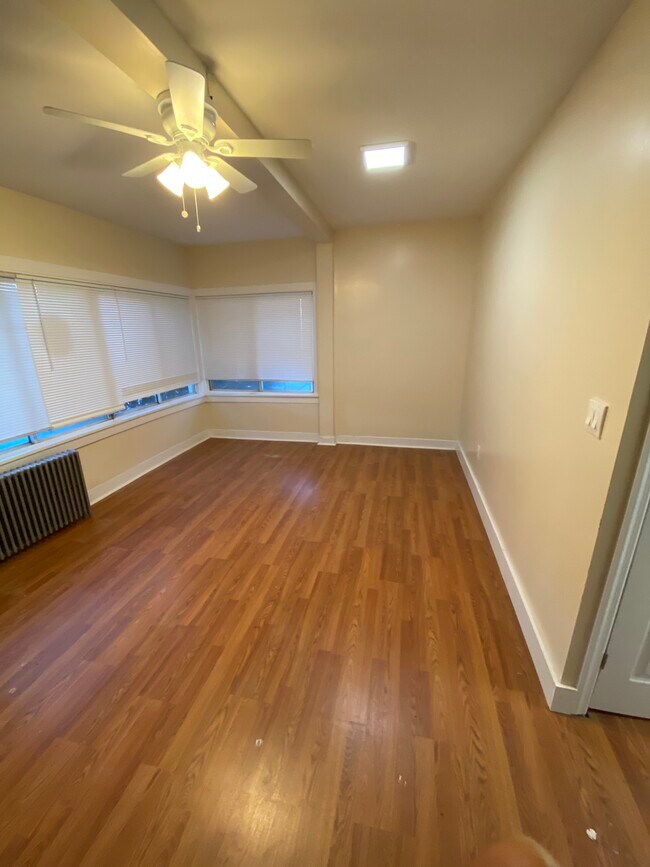 Living Room - 39 S Central Ave