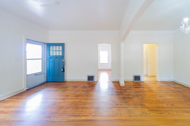 Building Photo - Charming 2BR/1BA House in Downtown Portland