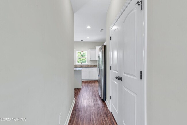 Building Photo - 212 Purple Martin Dr