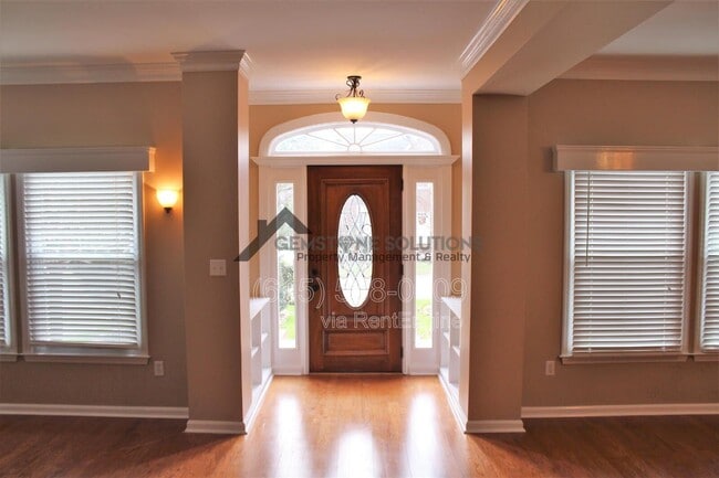 Photo - 430 Maplegrove Dr House