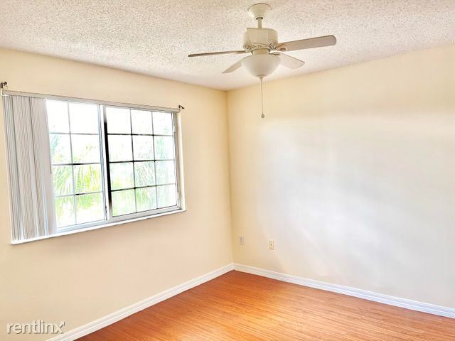Building Photo - 500 Crestwood Ct N