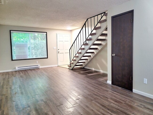 Building Photo - Auburn Triplex