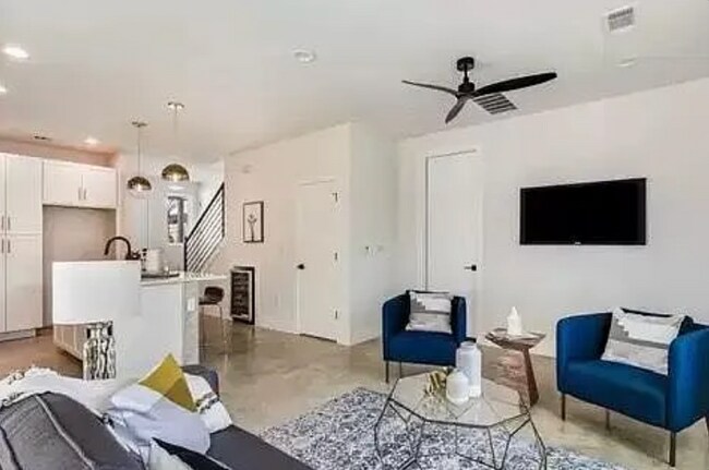Foto del edificio - 3505 E 17th St