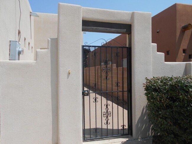 Building Photo - 2264 Cll De Ortiz