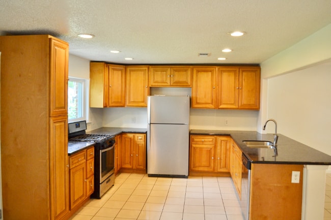 Building Photo - 6326 Feldspar St