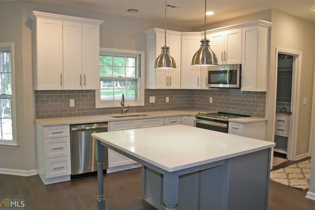 Building Photo - 406 Burgess Point