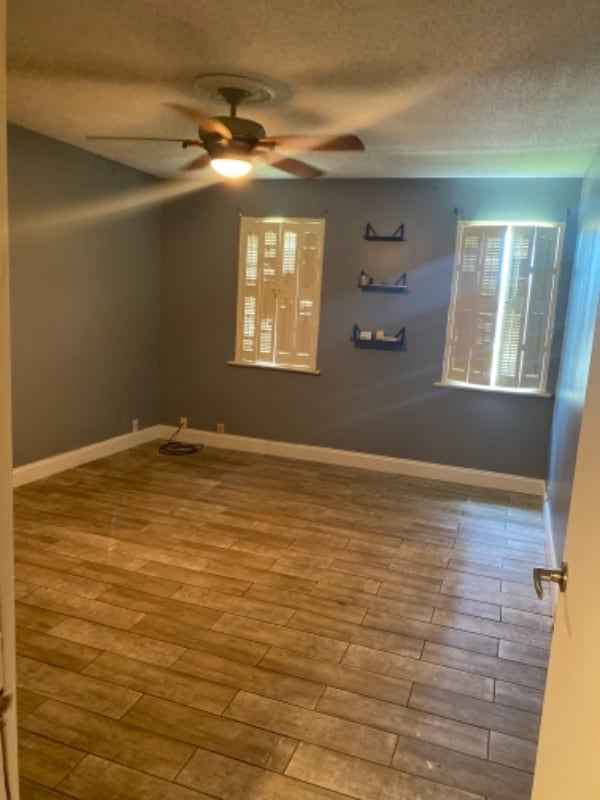 Foto del edificio - 4309 Woodland Dr