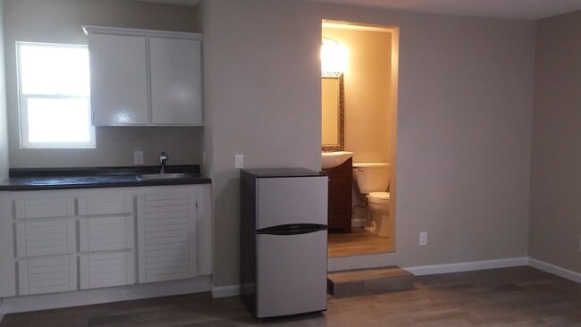 Foto del edificio - 743 Harris Ave