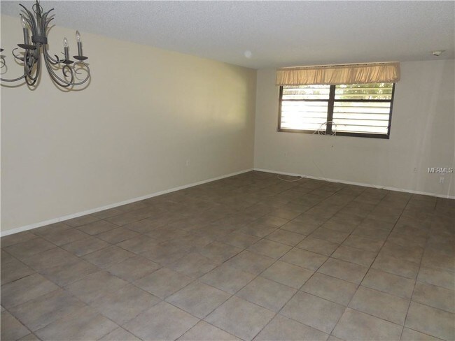 Foto del edificio - 321 Timberlake Dr