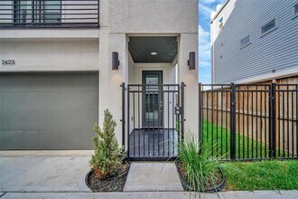 Building Photo - 2623 Hutchins St
