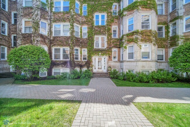 Foto del edificio - 877 W Cornelia Ave
