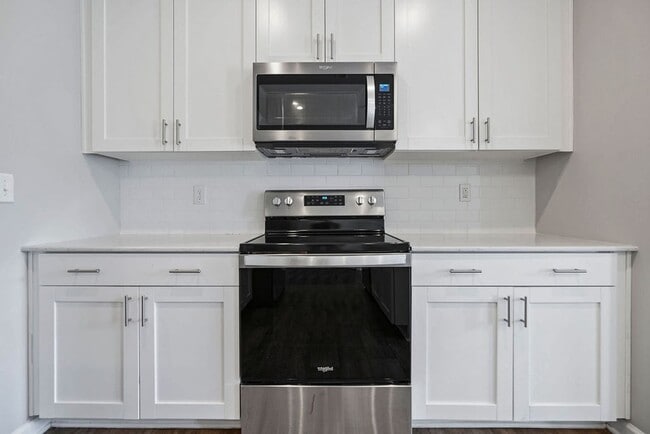 Building Photo - 3 Bedroom END unit Townhome in Clayton