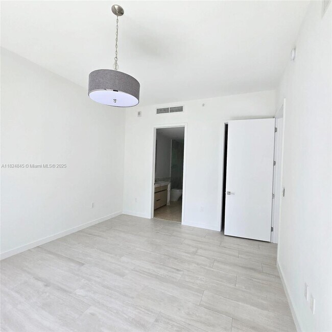 Foto del edificio - 2831 S Bayshore Dr