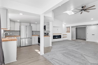 Building Photo - 355 Elm St N