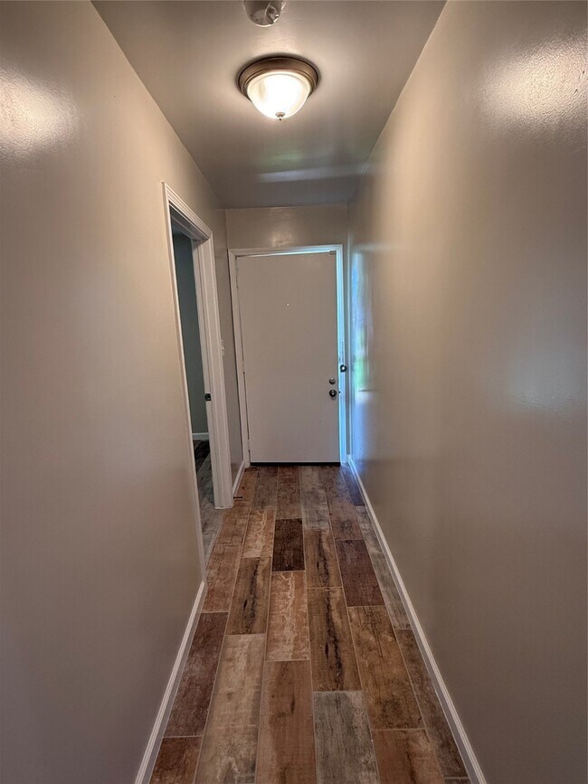 Foto del edificio - 8343 Bigwood St
