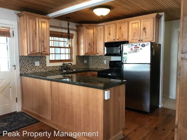 Building Photo - 2 br, 1 bath House - 421 Whiterock Ave. #2