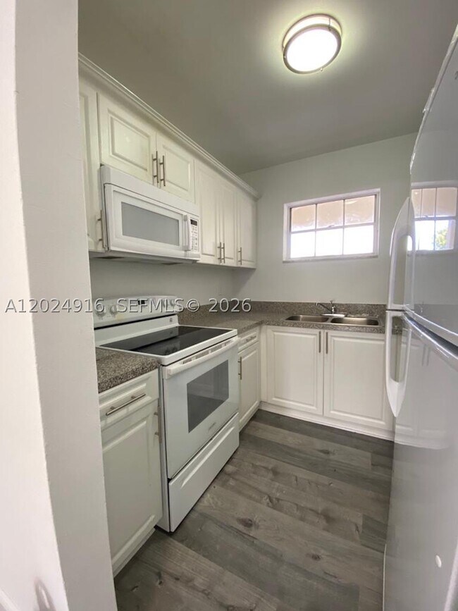 Foto del edificio - 2460 Taylor St