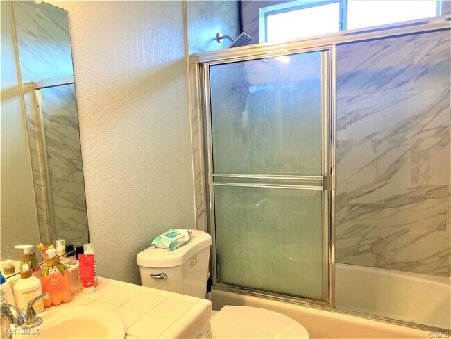 Building Photo - 4 br, 3 bath Condo - 836 W Naomi Ave Unit A