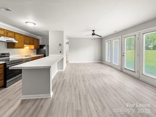 Foto del edificio - 6131 Meadow Rose Ln