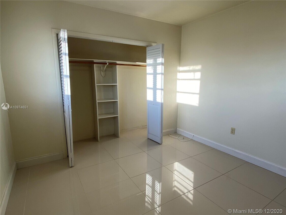 Foto del edificio - 4410 W Flagler St