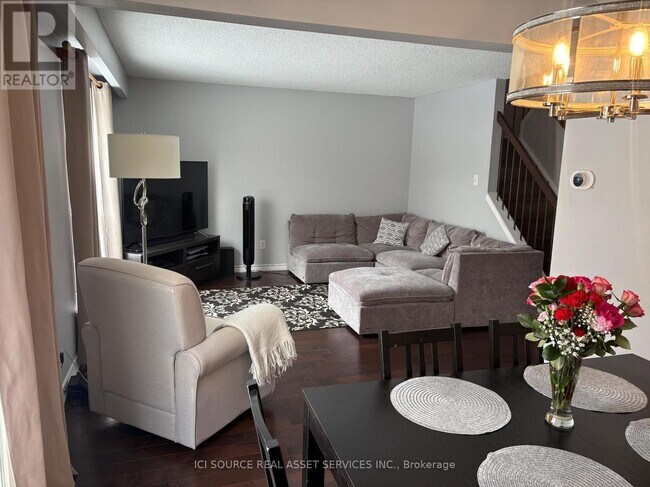 Building Photo - 30 Thatcher Ct