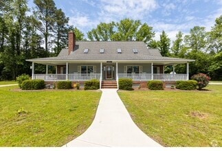 Building Photo - 2104 Las Flores Ln