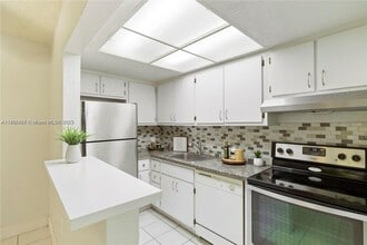 Building Photo - 6530 Lake Patricia Dr