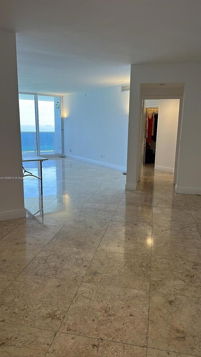 Building Photo - 4775 Collins Ave