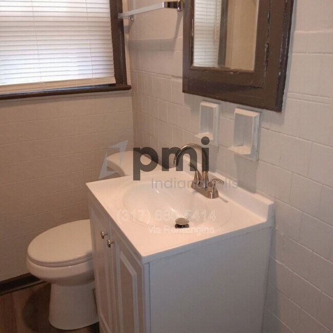 Foto del edificio - 1619 S Randolph St