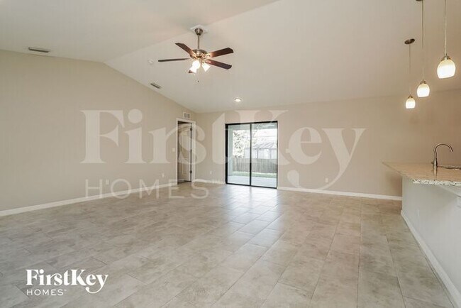 Building Photo - 18536 Spruce Dr W