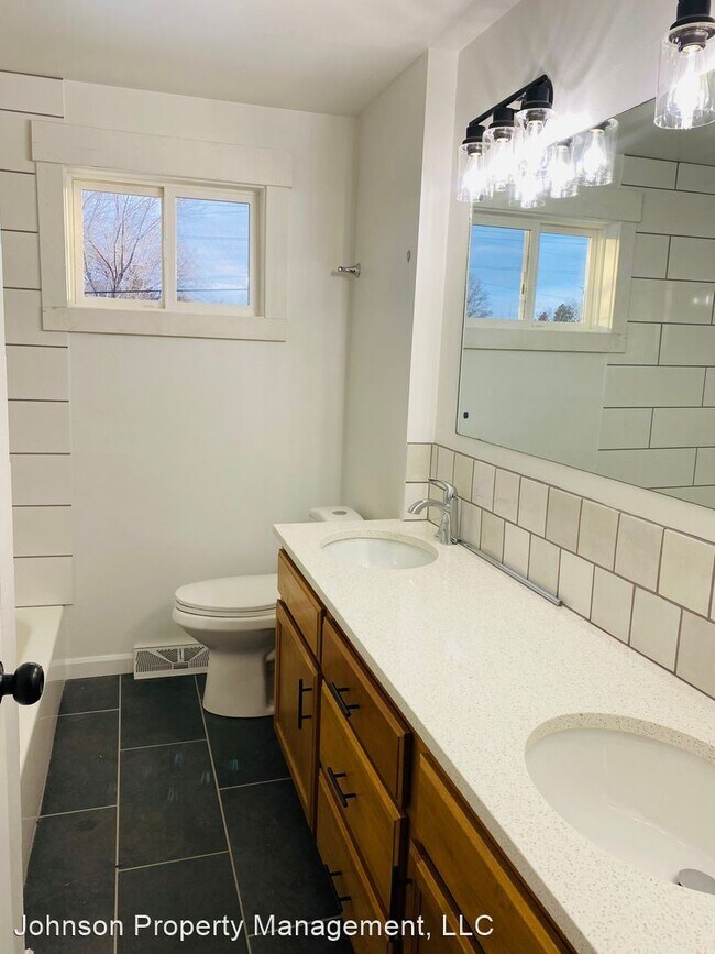 Building Photo - 4 br, 1 bath House - 2403 W. Rosewood Ave.