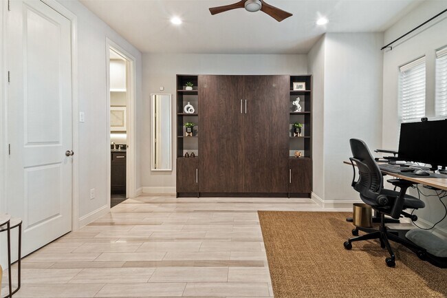 Building Photo - 1847 Edwards St