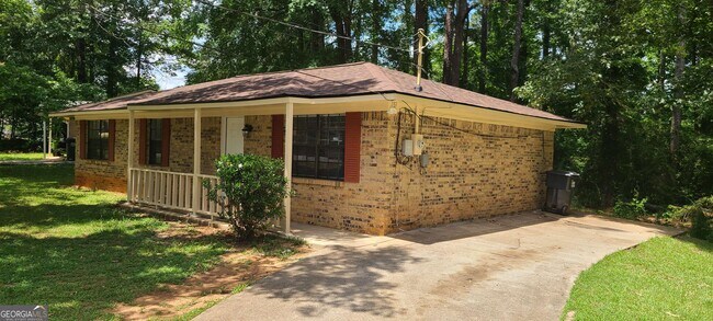 Building Photo - 326 Cindy Dr SE