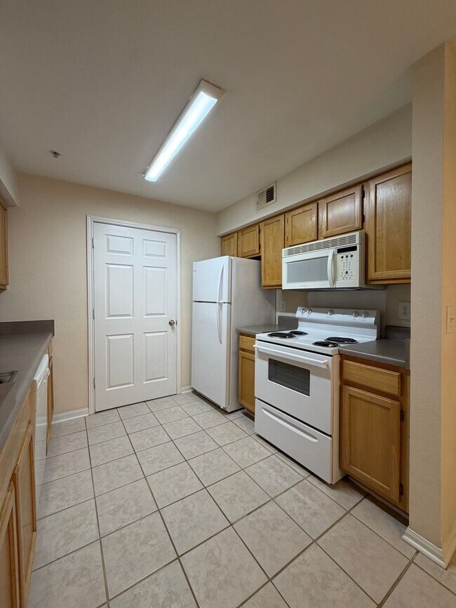 Foto del edificio - Spacious 1B/1B Unfurnished Condo near Beach in the Heart of Destin!