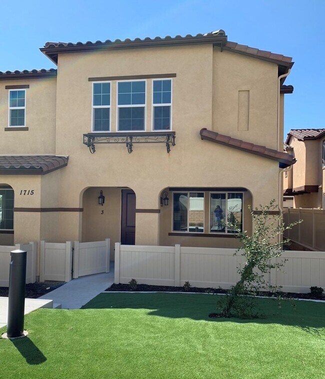 Building Photo - Lovely Three Bedroom Home in Chula Vista!